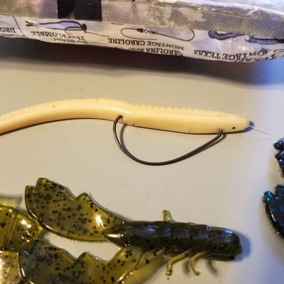 Open bag of Berkley power bait chigger craws. Comes as seen - Picture 4 of 4